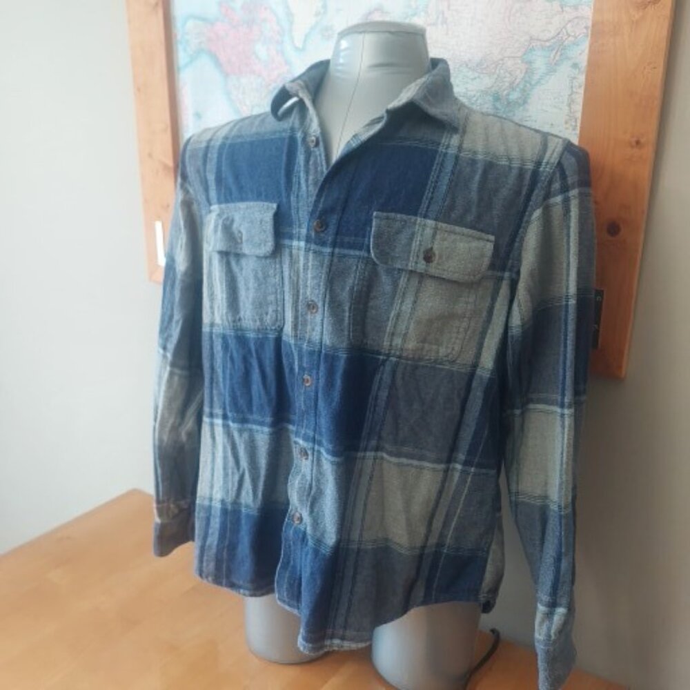 Old Navy Blue and Grey Plaid Flannel Cotton Button Up Shirt Men's Size Large
